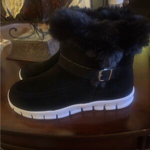 Women's Black Fur-Lined Winter Boots